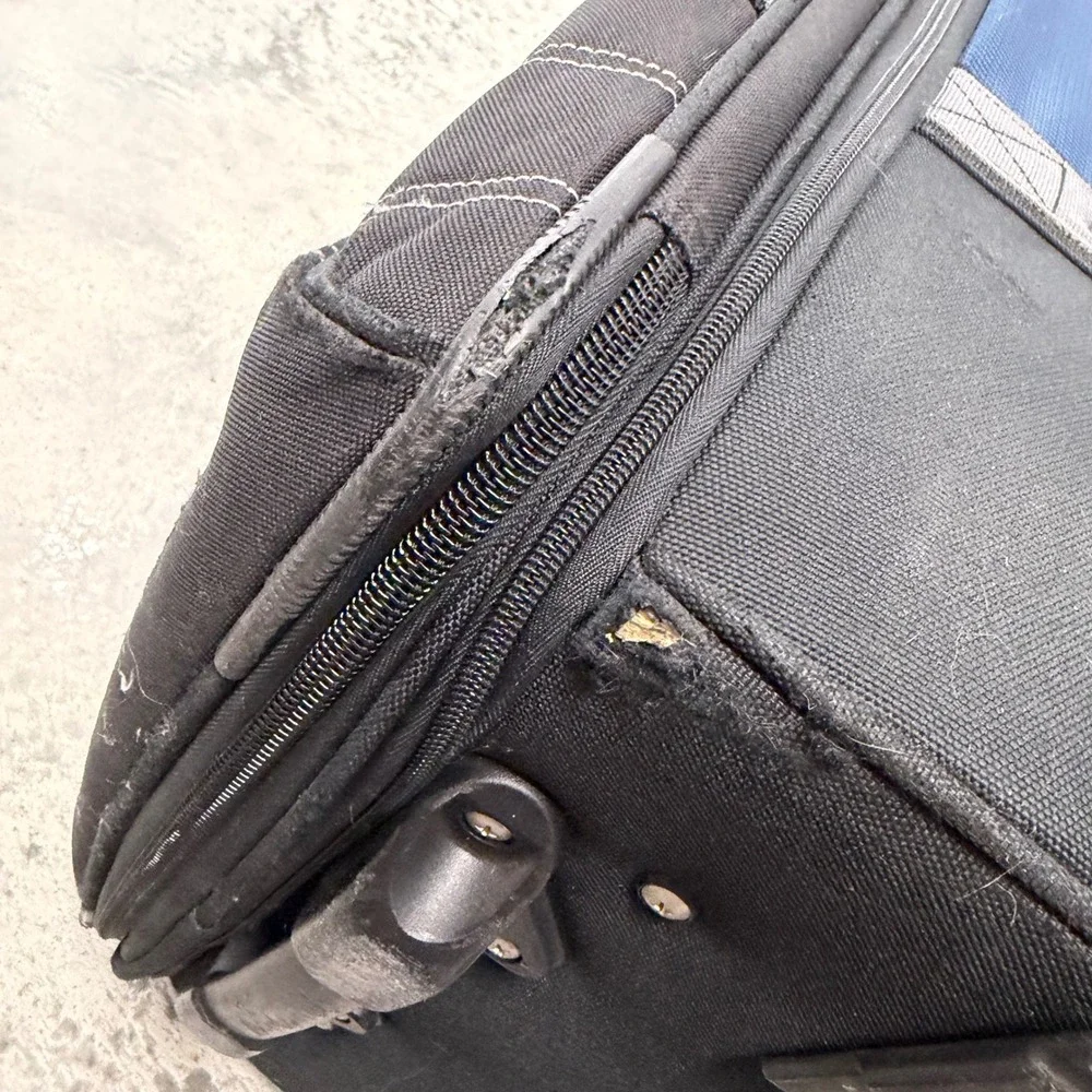 OGIO Suitcase Transit Large Blue Black Good Rolling Bag 28